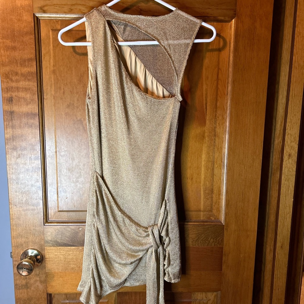 Elegant Gold Sleeveless Dress
